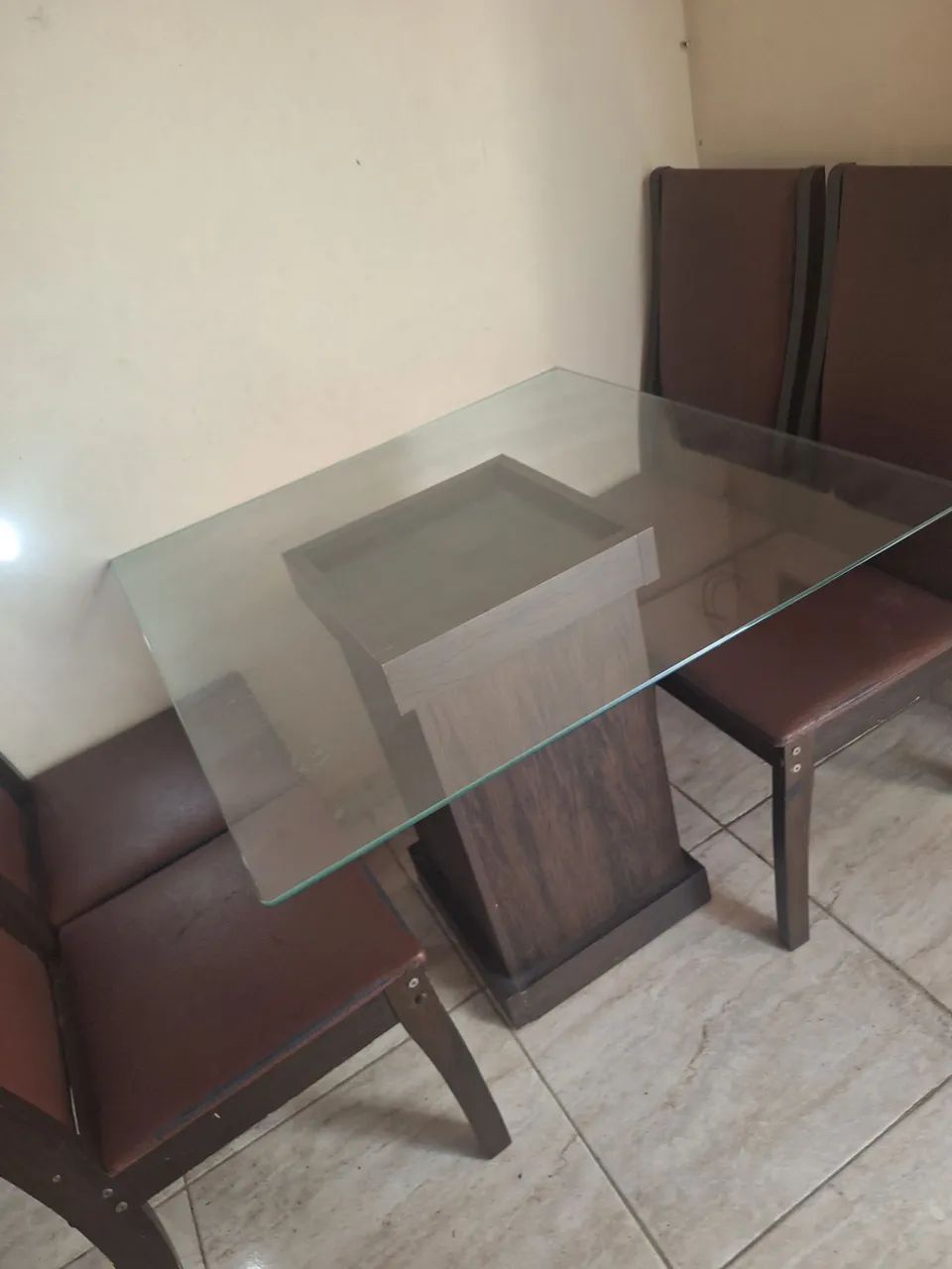 Mesa com 4 cadeiras em bom estado no precinho - Foto 4