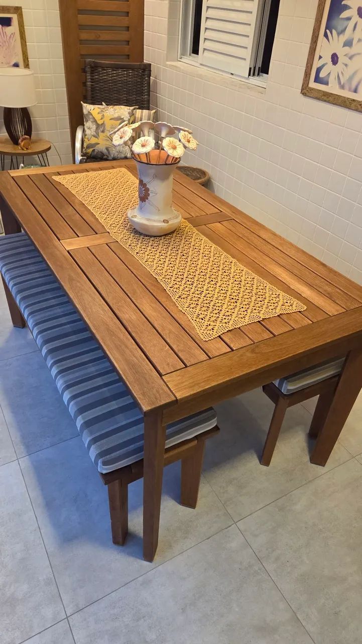 Mesa e bancos para varanda