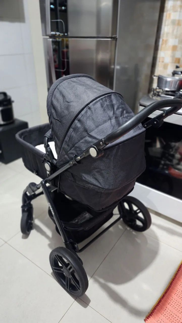 Carrinho de bebê Cosco,  completo e com base para veículo  - Foto 4