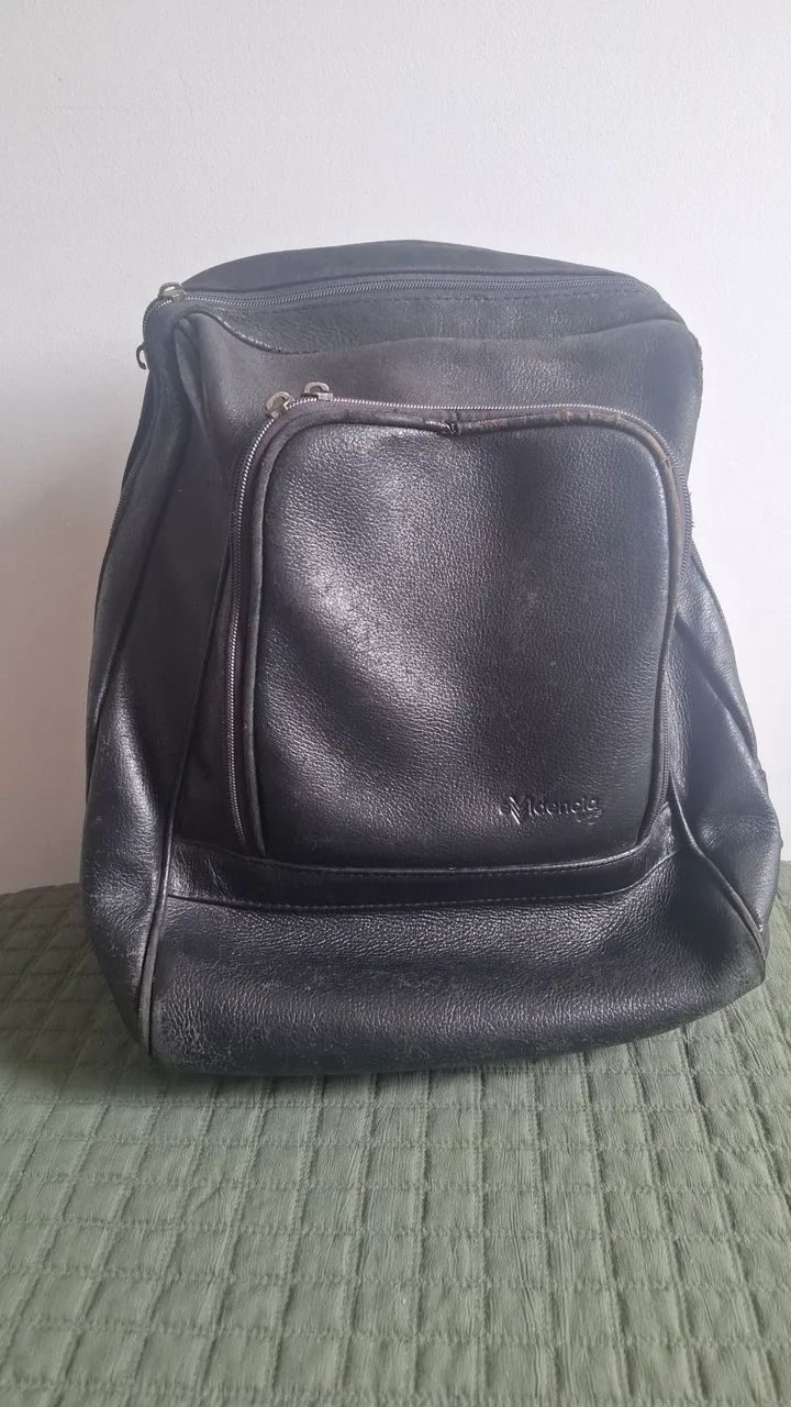 Mochila em couro natural 