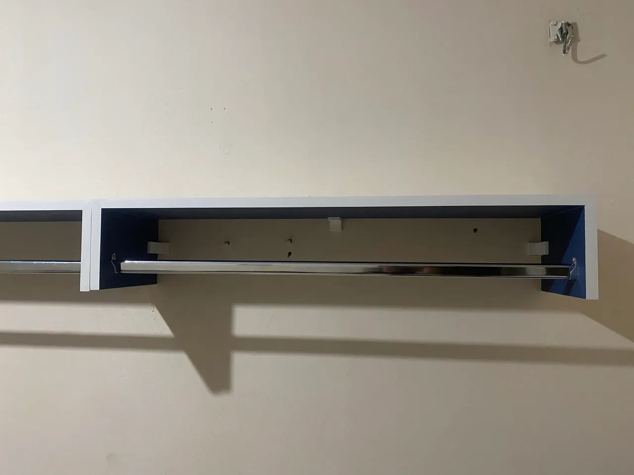 2 Cabideiros na cor azul com branco 