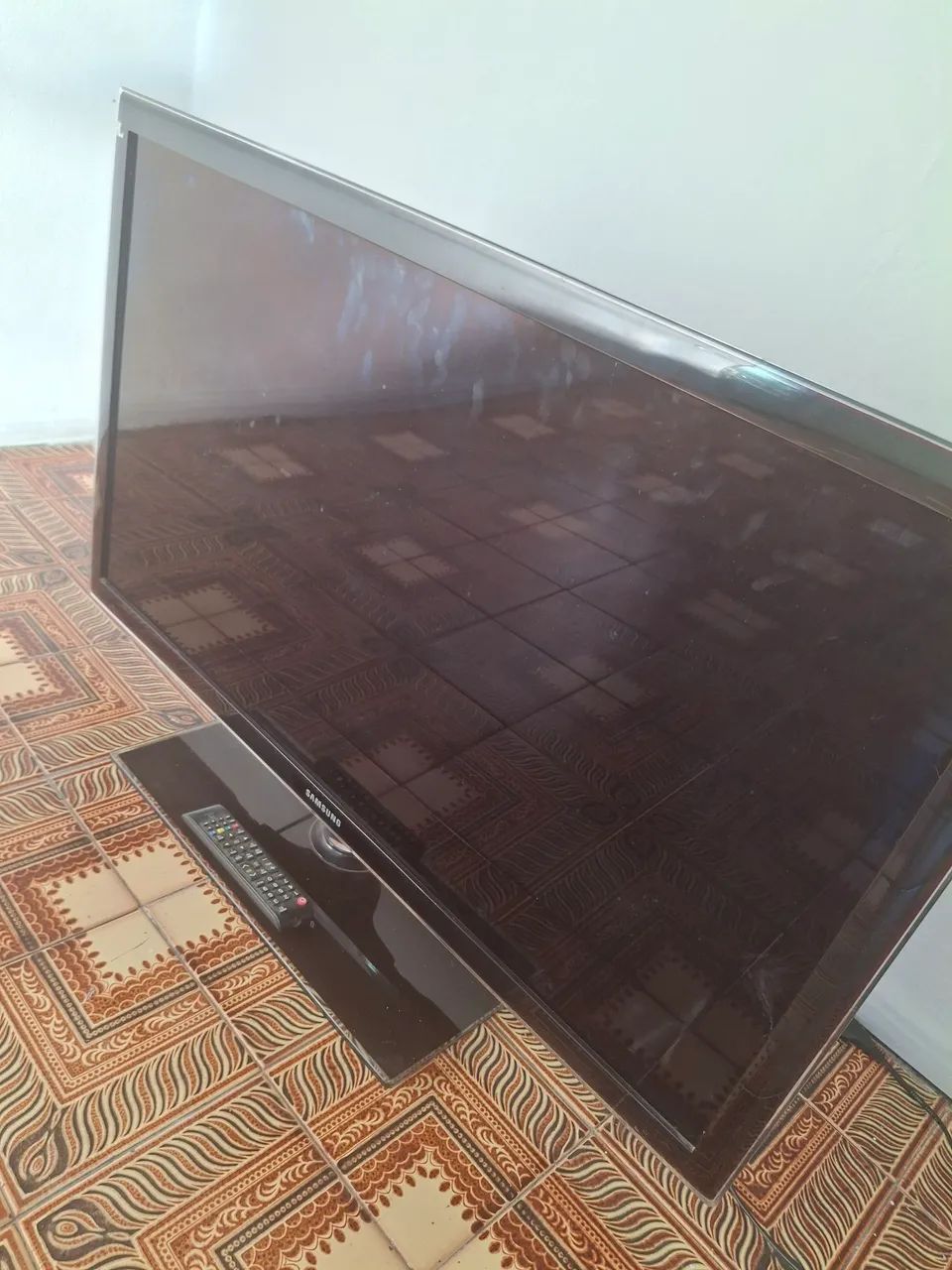 TV Samsung 43 polegadas (LIGA E DESLIGA/DEFEITO)