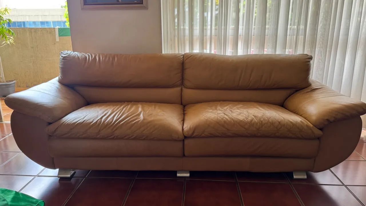 2 -Sofás de Couro Legítimo  - Foto 2