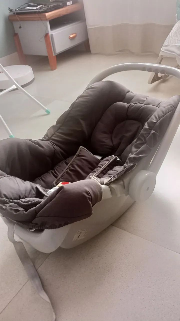 Bebê conforto semi novo com 2 capas - Foto 2