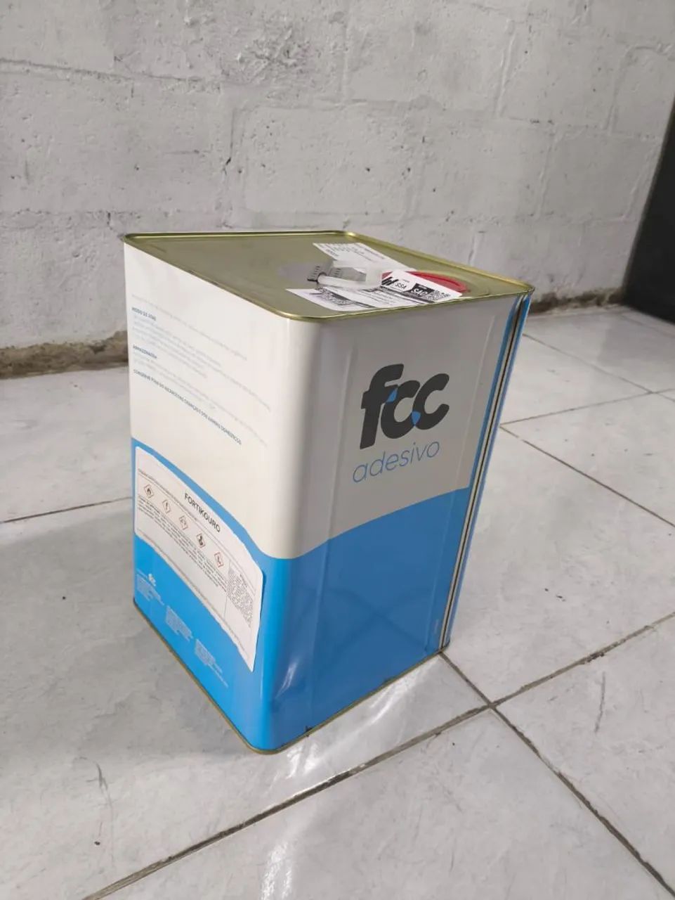 Latão de Cola Adesiva de contato - 14 Kg. Cola de contato para sapateiros, manutenção, etc - Foto 2
