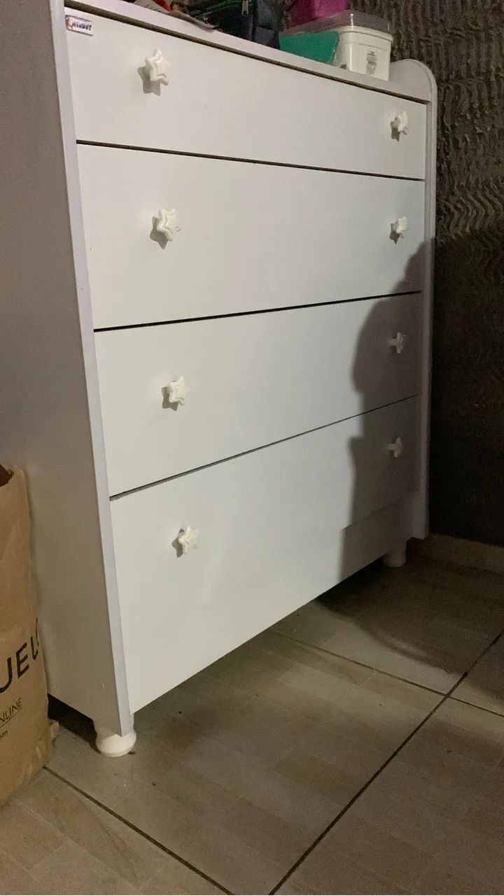 Cômoda e excelente estado 4 Gavetas, com apenas 5 meses de uso  - Foto 4