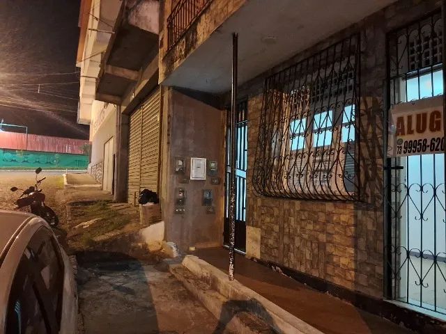 Apartamento pequeno e bem localizado 