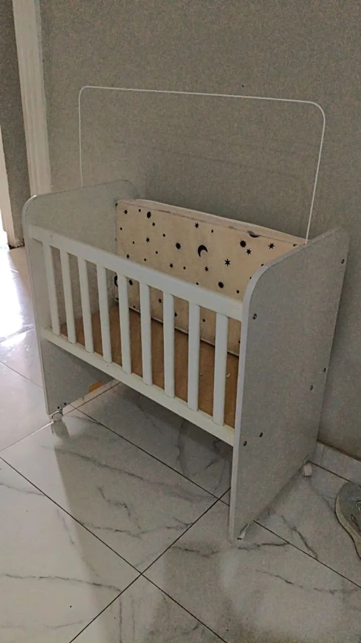 Bercinho conservado com colchão .