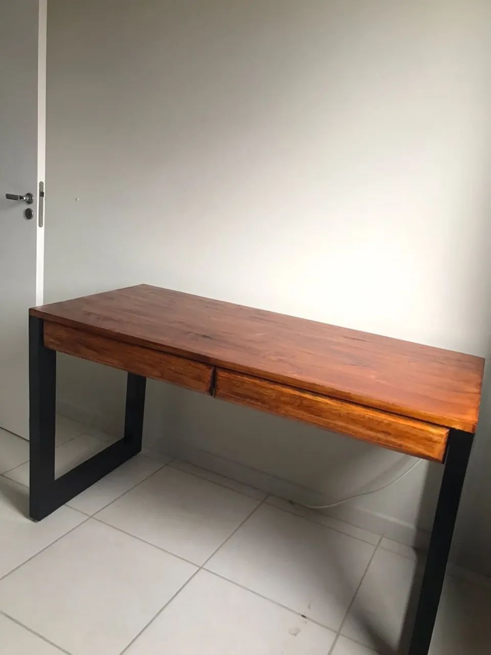 Mesa com gavetas - Foto 3