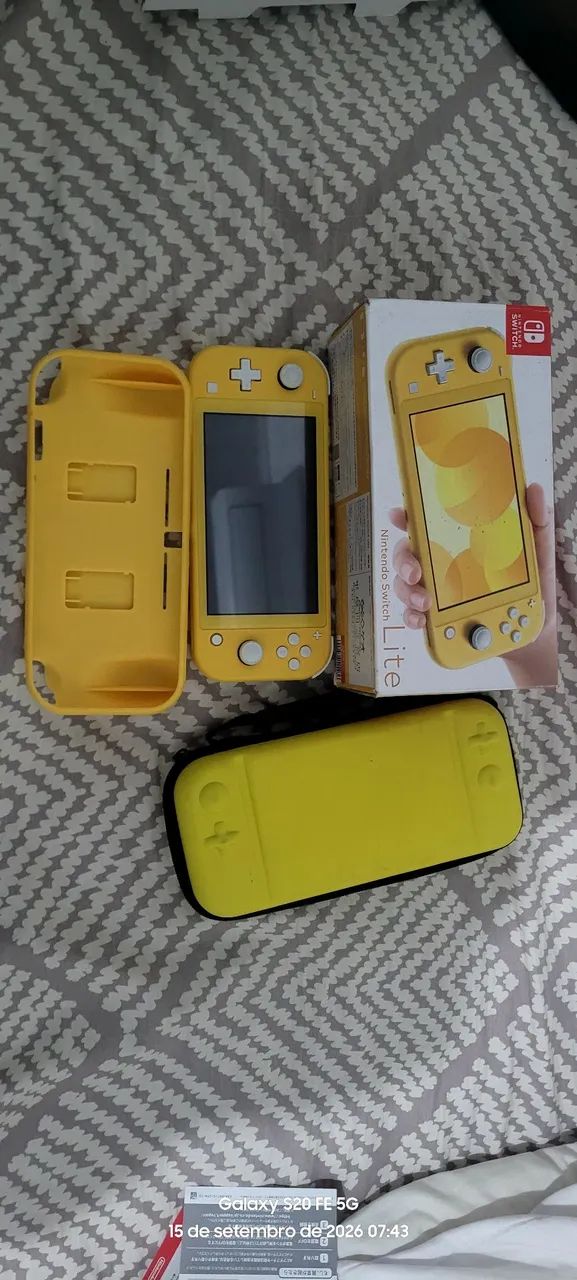 Nintendo Switch Lite＆ケース(黄色)セット‼️ Nintendo switch lite + case + grip - Consoles de Vídeo Game