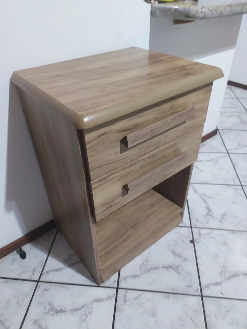 Mesa cabeceira com 2 gavetas e nicho - Foto 2