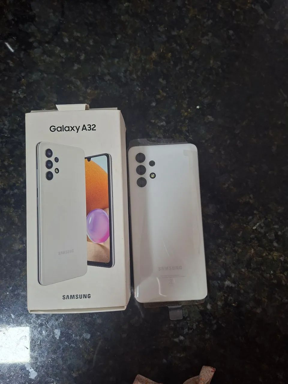 VENDO 2 CELULARES SAMSUNG - A32 e J8 - Foto 2