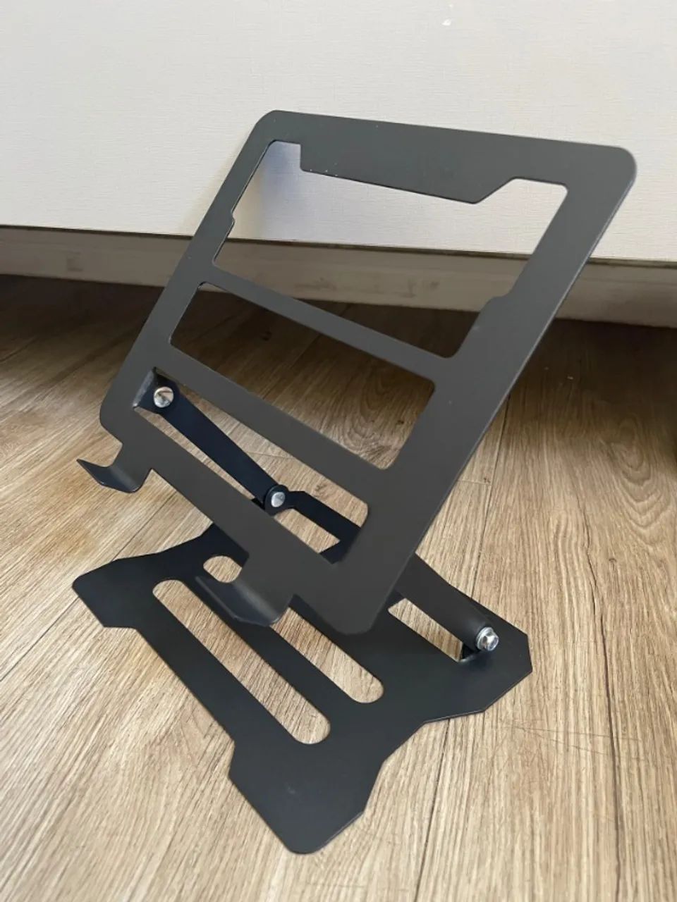 Suporte Metálico Ajustável para Notebook e tablet