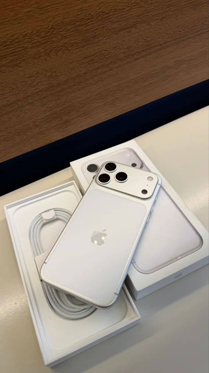 iPhone 17 Pro Max Silver 256GB, Seminovo Garantia Apple até Abril