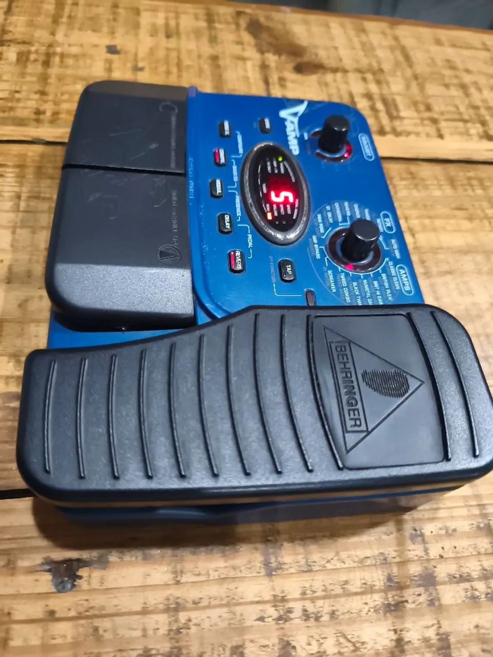 Pedal pedaleira Behringer V-Amp  - Foto 2