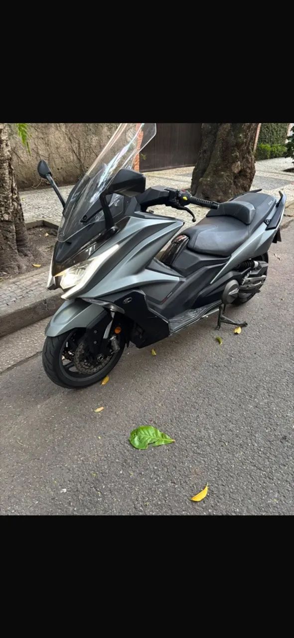 AK 550 com baixo km e impecável  - Foto 3
