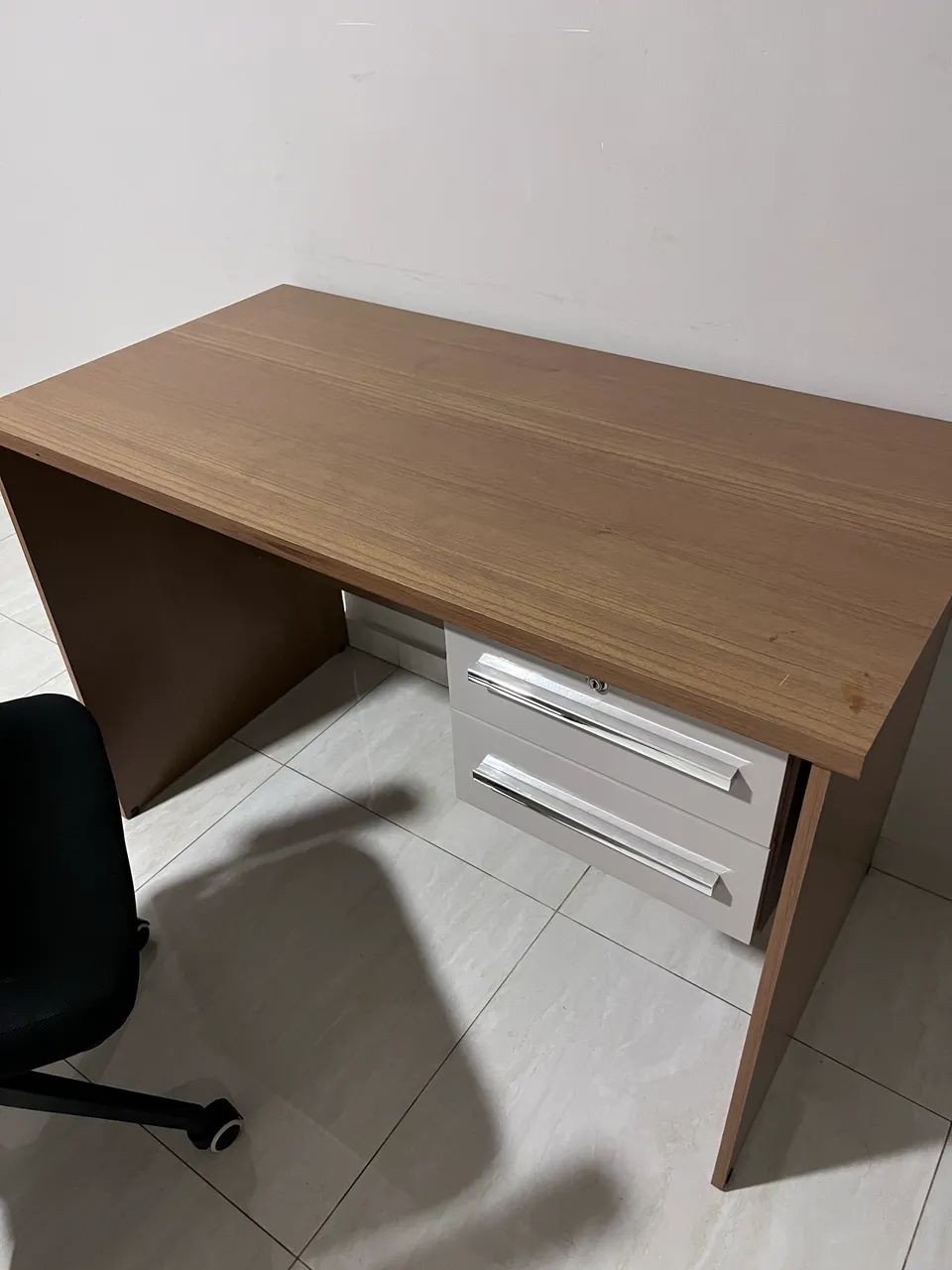 Mesa com cadeira só de escritório  - Foto 4