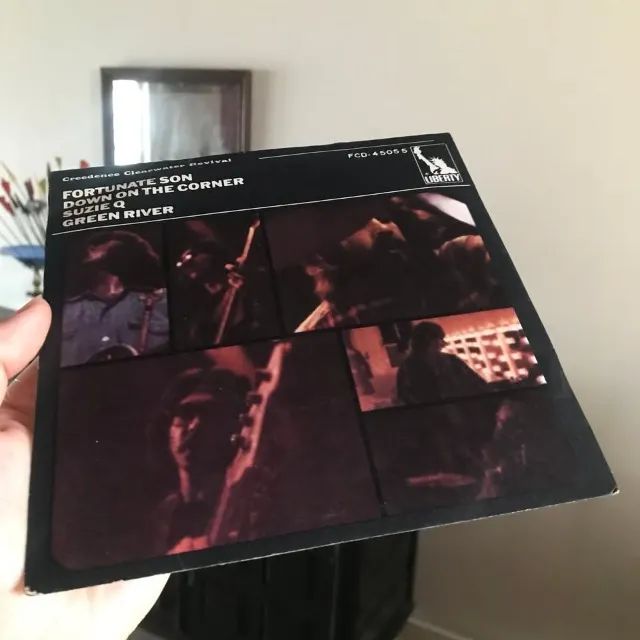 vinil compacto duplo - creedence -  "Fortunate Son", "Down on the Corner", "Suzie Q" e "Gr - Foto 3