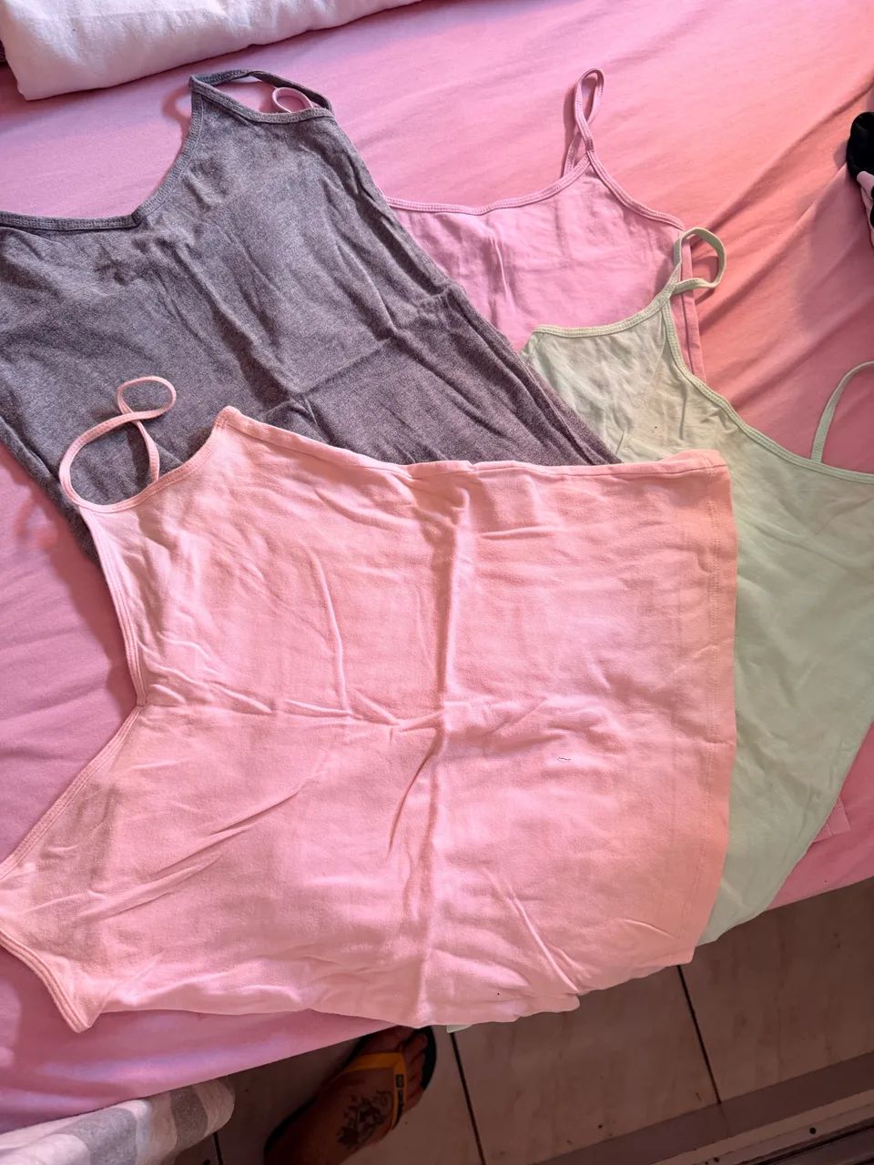 Blusas diversas 10 reais cada peça - Foto 3