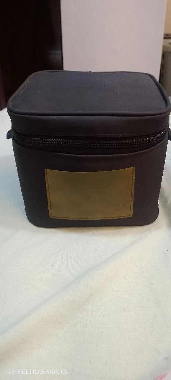 Kit com bolsa térmica e 4 recipientes para armazenar leite.  - Foto 2