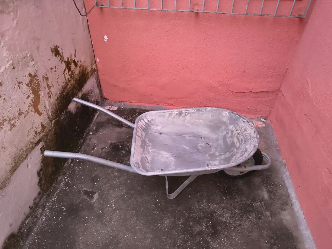 Vendo um carrinho de mão 