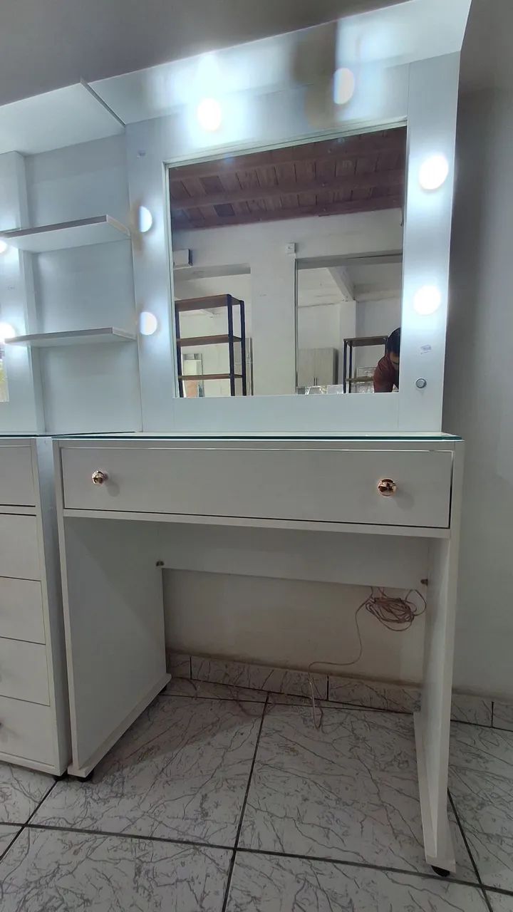 CAMARIM,  MESA, PENTEADEIRA, COM ESPELHO ILUMINADO NOVA - Foto 2