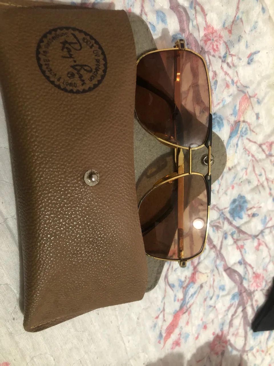 Óculos rayban na capa de couro  - Foto 2