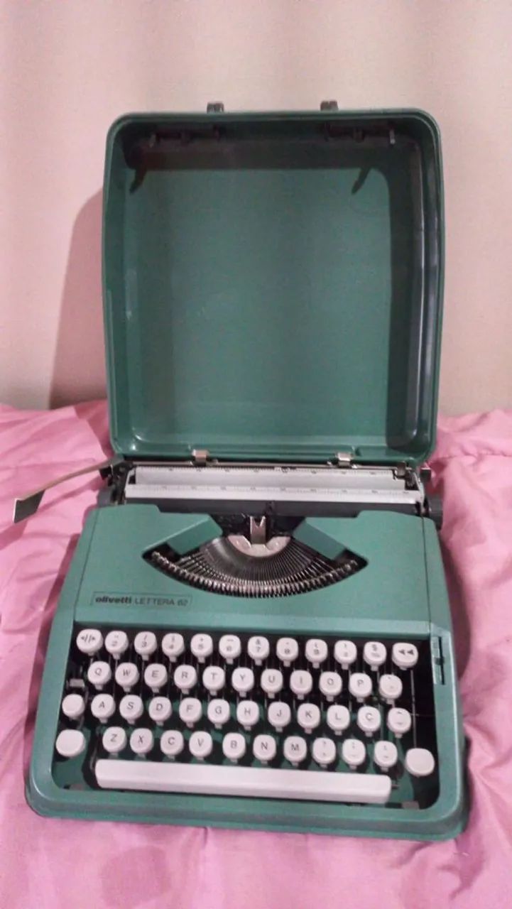Máquina de escrever Olivetti 82