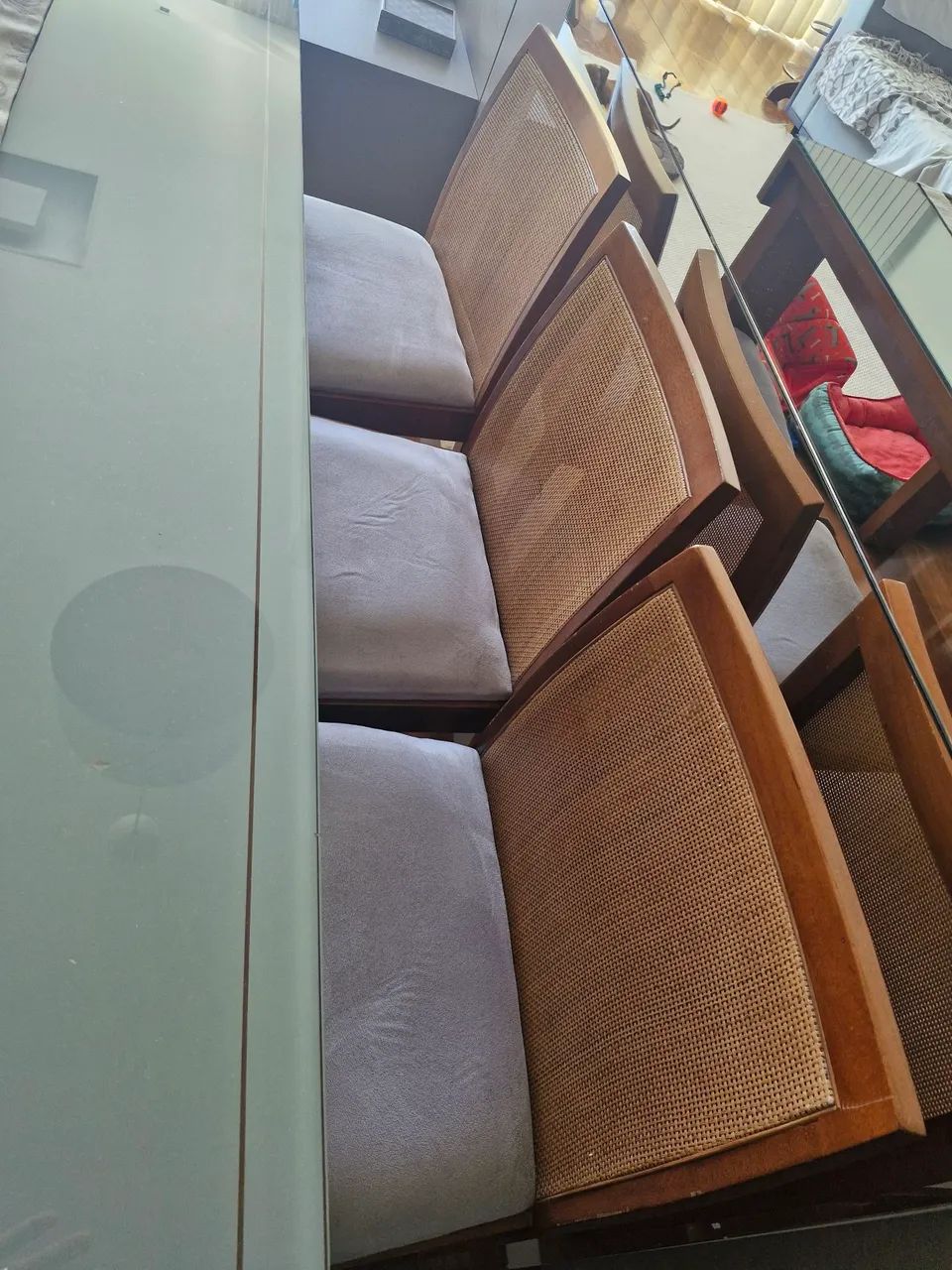 Cadeira com encosto de tela.  - Foto 2