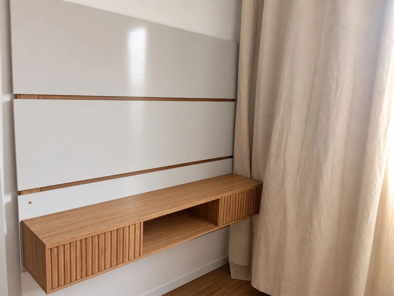 Painel para TV + Rack Suspenso 65 polegadas - Excelente Estado