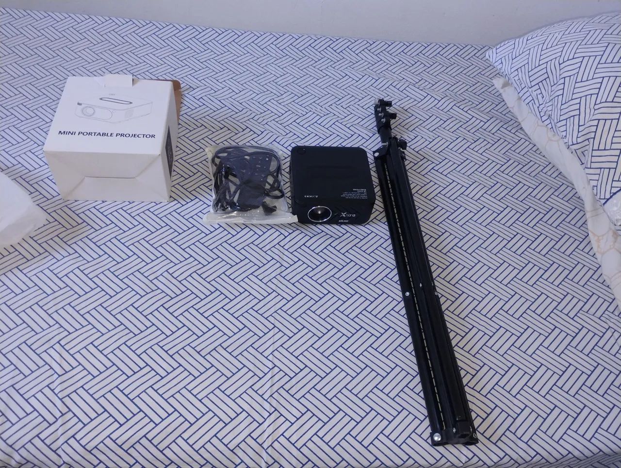 Projetor completo com tripé e tela de 92 polegadas 