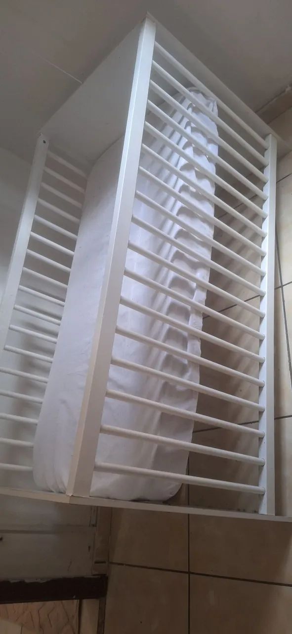 Berço com colchão 