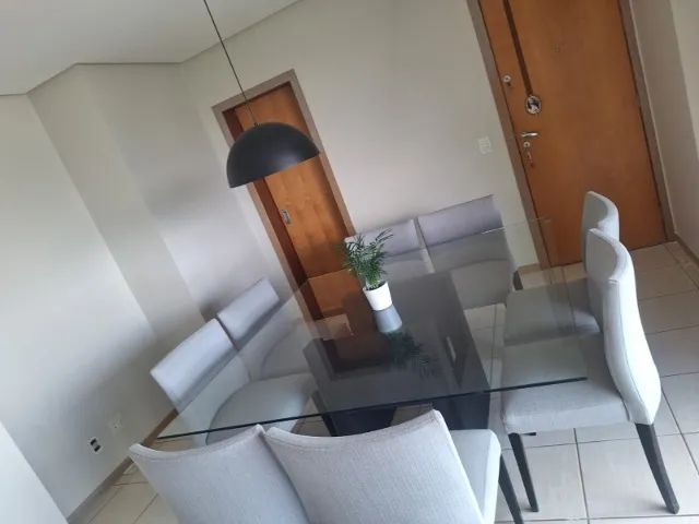 Mesa de vidro quadrada com 8 cadeiras 