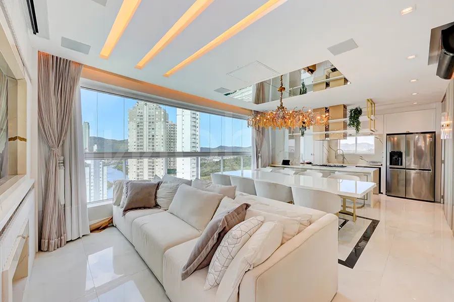 Cobertura duplex no Edifício Costa Splendida em Balneário Camboriú com 280m² privativos.