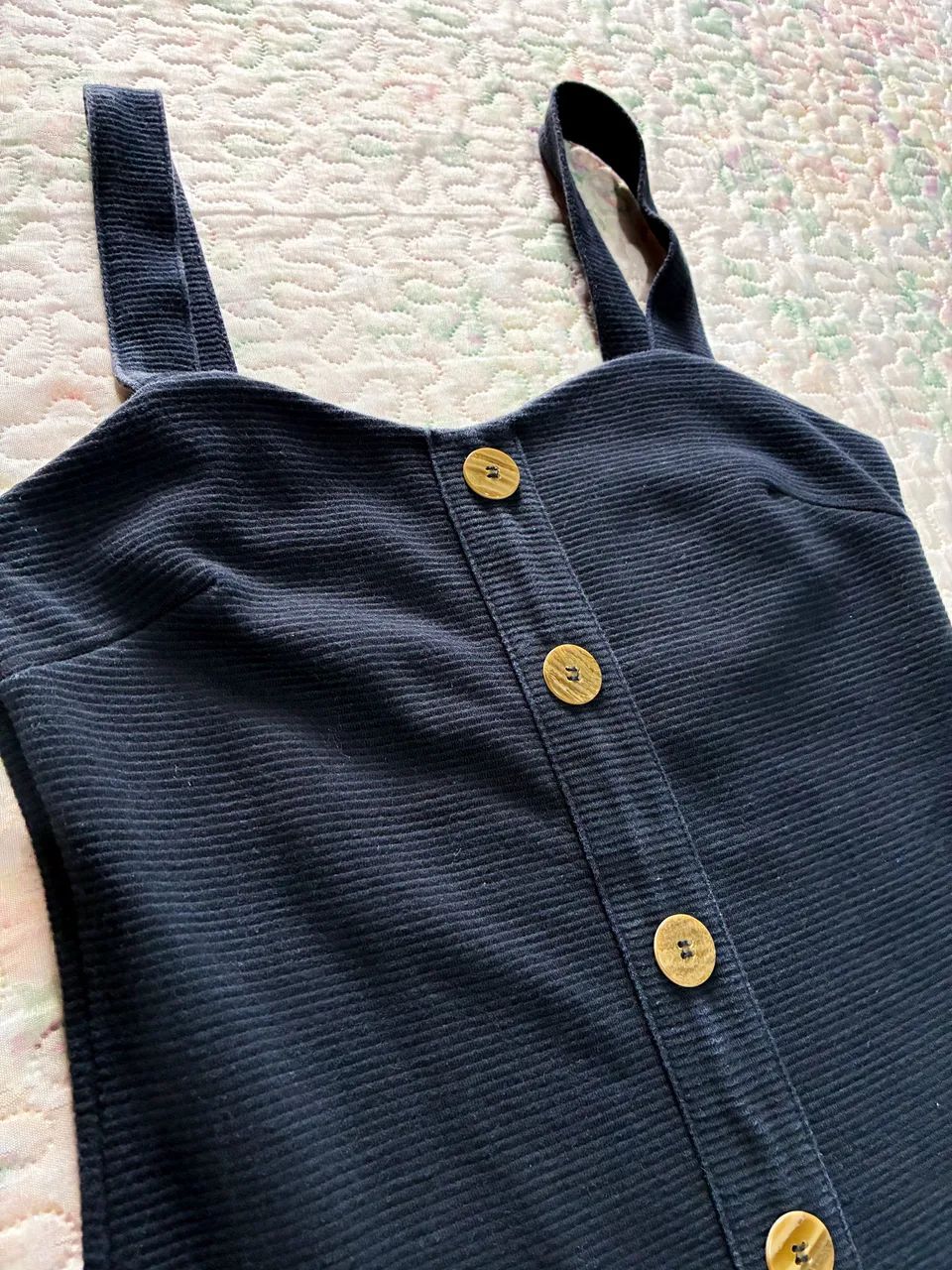Vestido com detalhe de botões