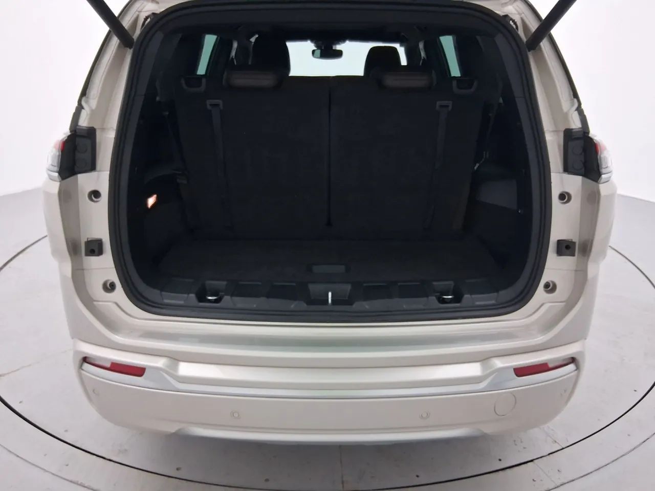 Jeep Commander Overland T270 1.3 TB Flex Aut., foto 8 de 17