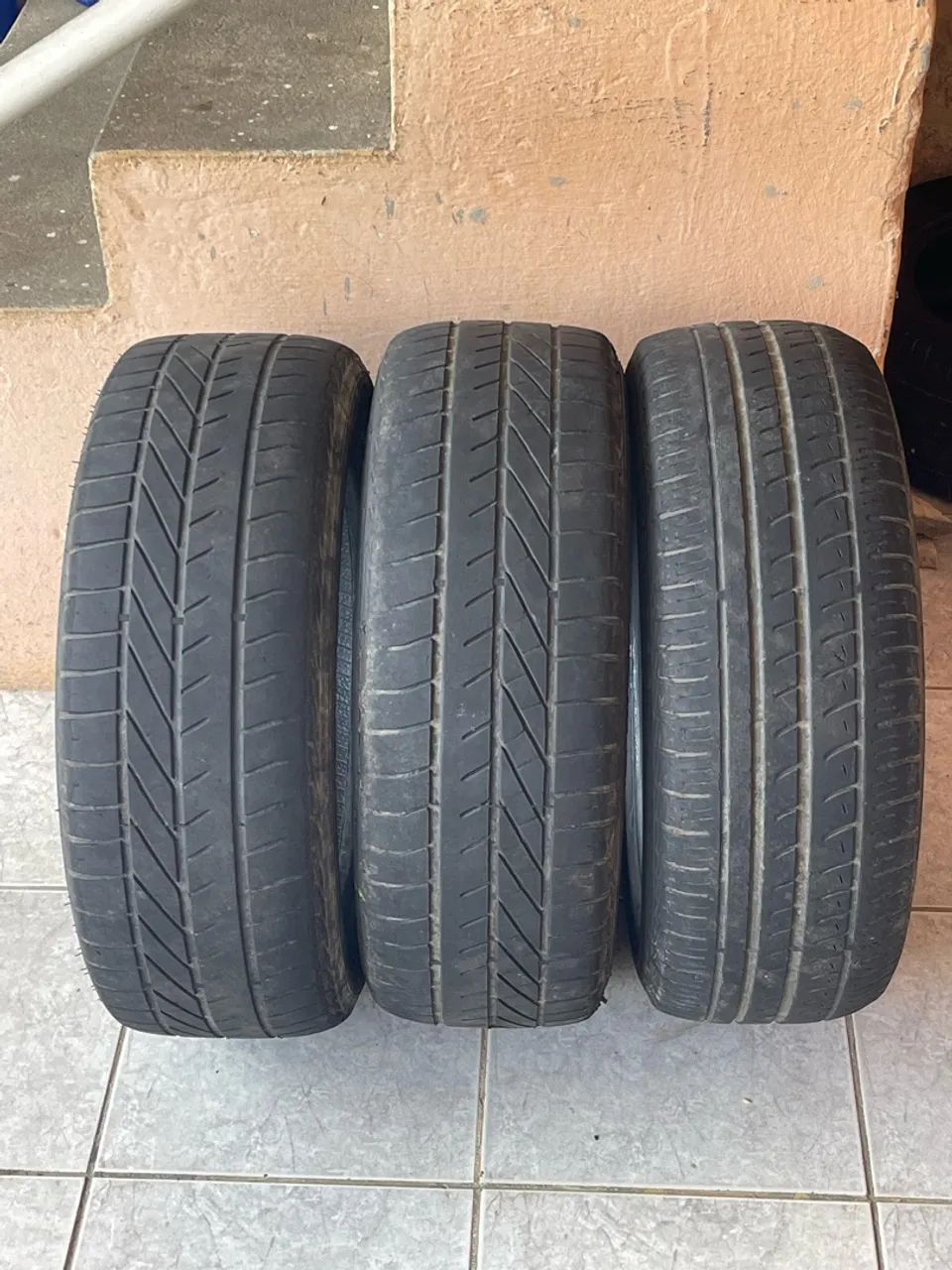 Vendo 3 pneus 195/55/15 usado bom - Foto 2