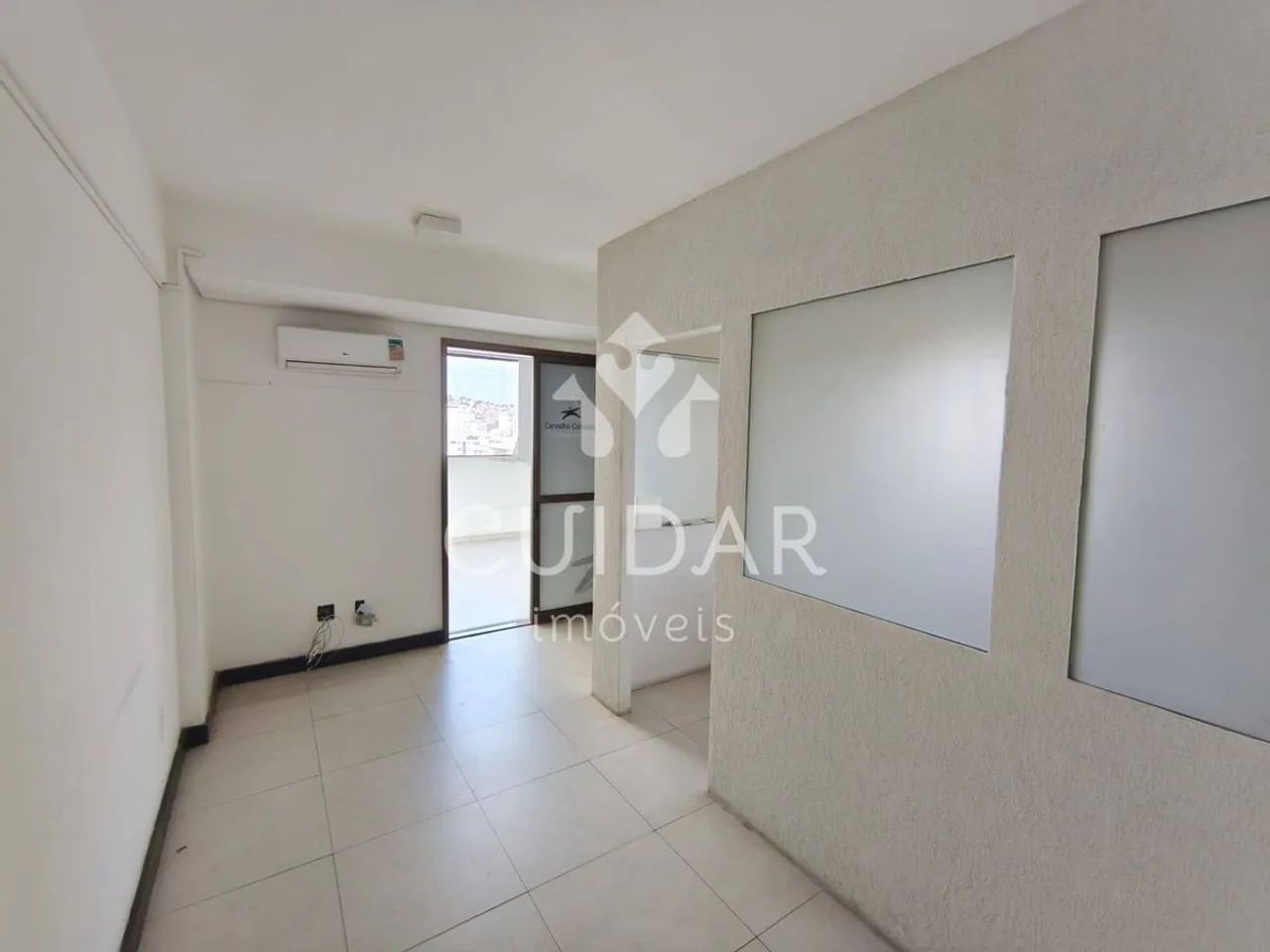 Sala de 40 m² para alugar no Castelo