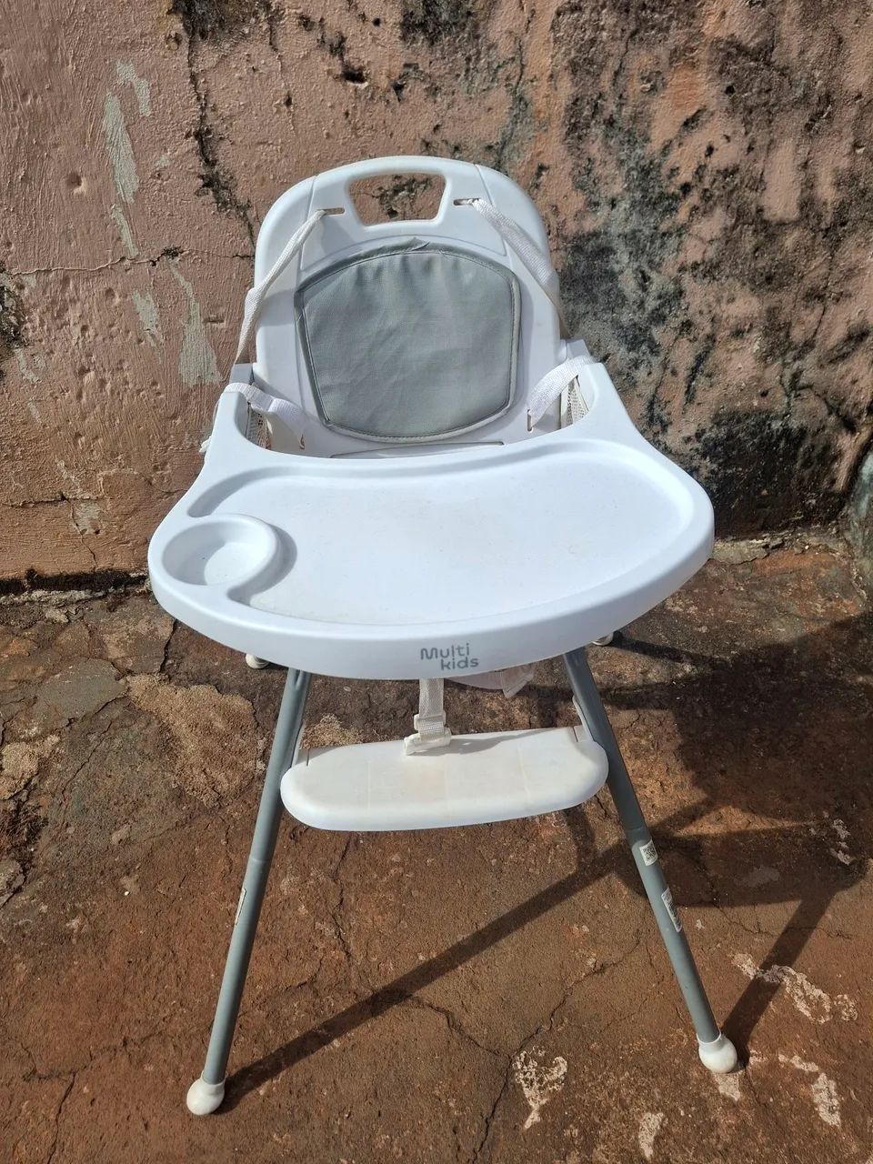 Cadeira infantil de alimentação 