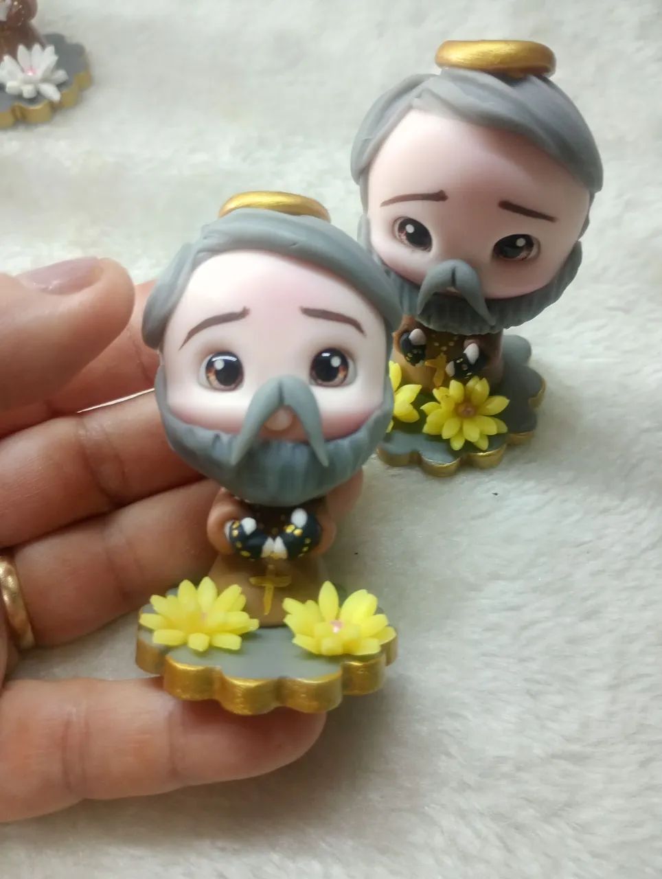 Mini Santinho São Padre Pio em Biscuit  - Foto 2