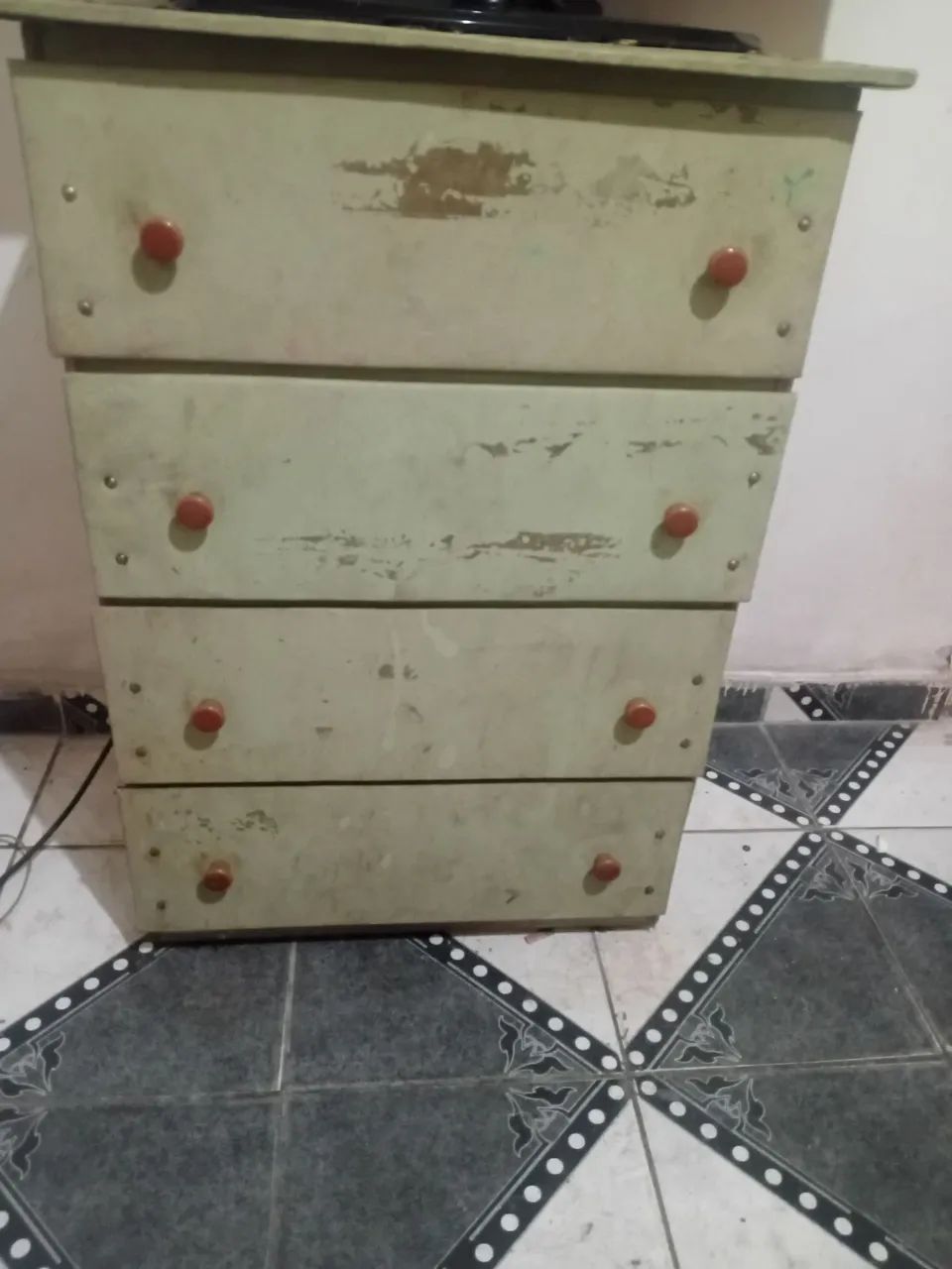 Vende-se está  cômoda  