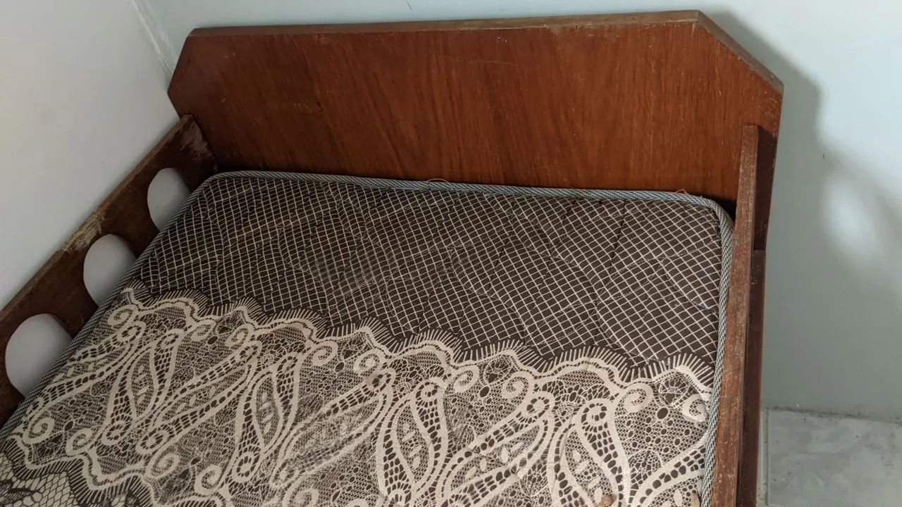 Cama de Solteiro em madeira com cama auxiliar + 1 Colchão  - Foto 3