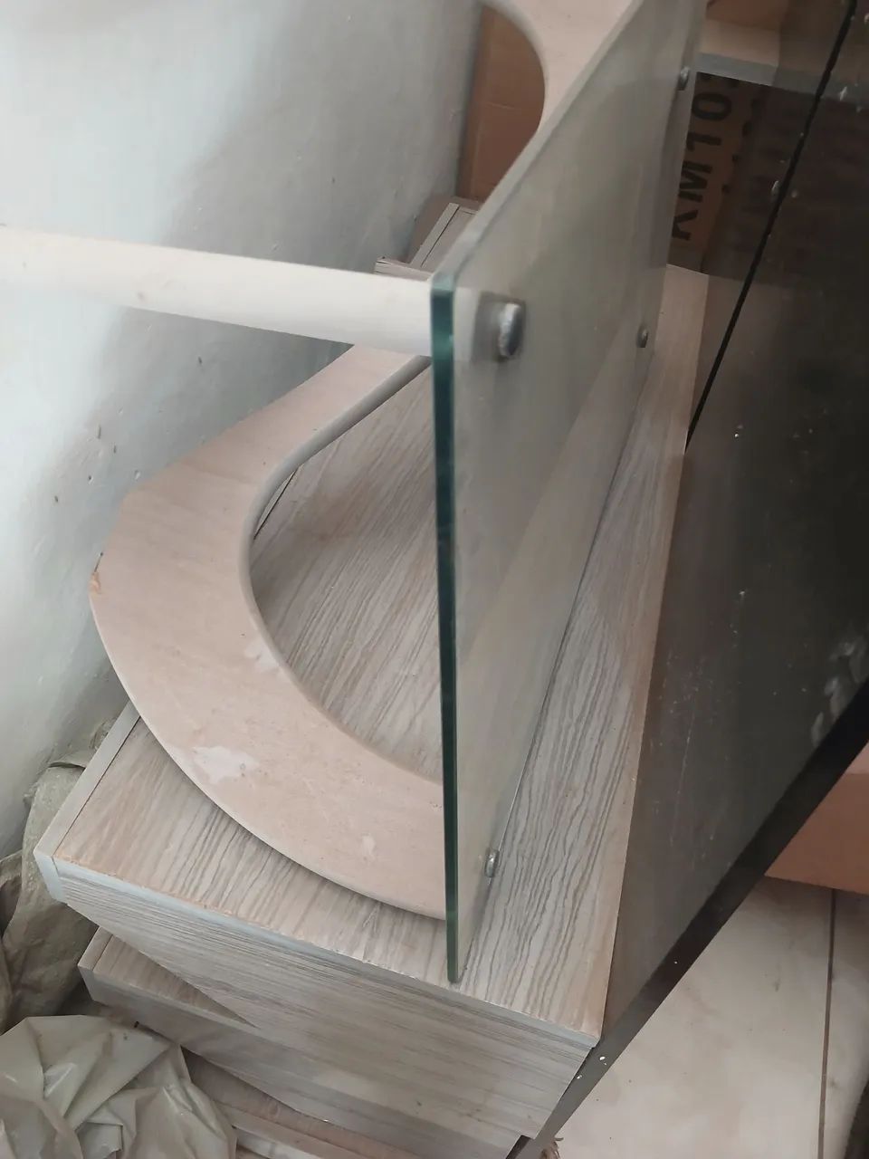 Rack de sala com o centro de sofá de vidro 