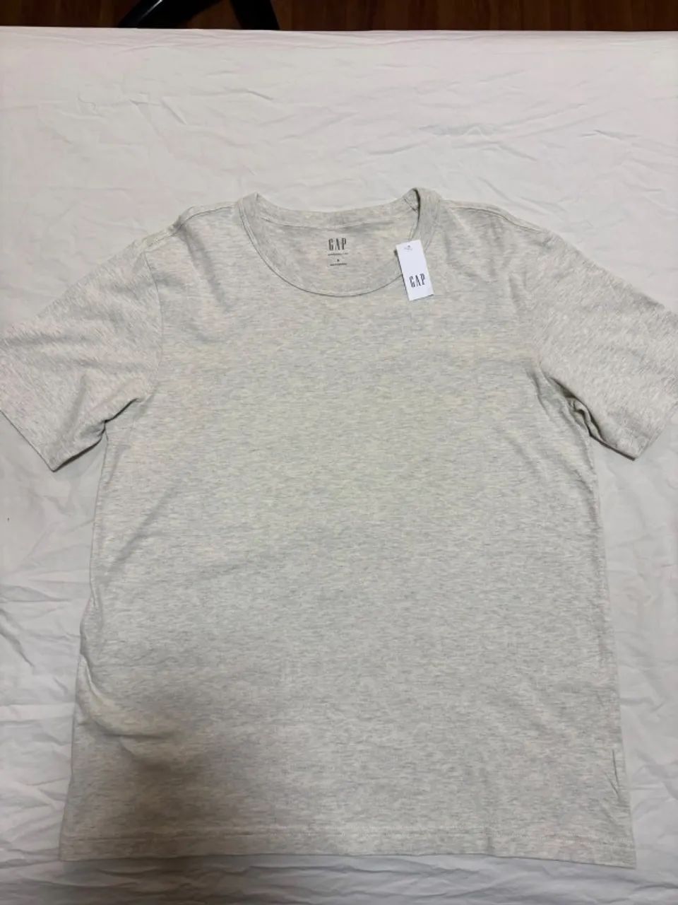 Camiseta Gap Básica Cinza