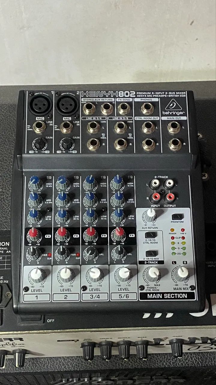 Mesa de som Behringer Xenyx 802
