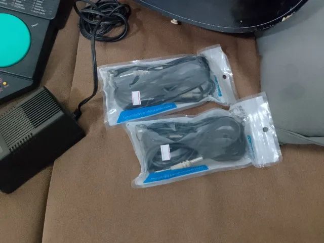 Vendo bateria eletrônica, um violão elétrico e um meia lua - Foto 4