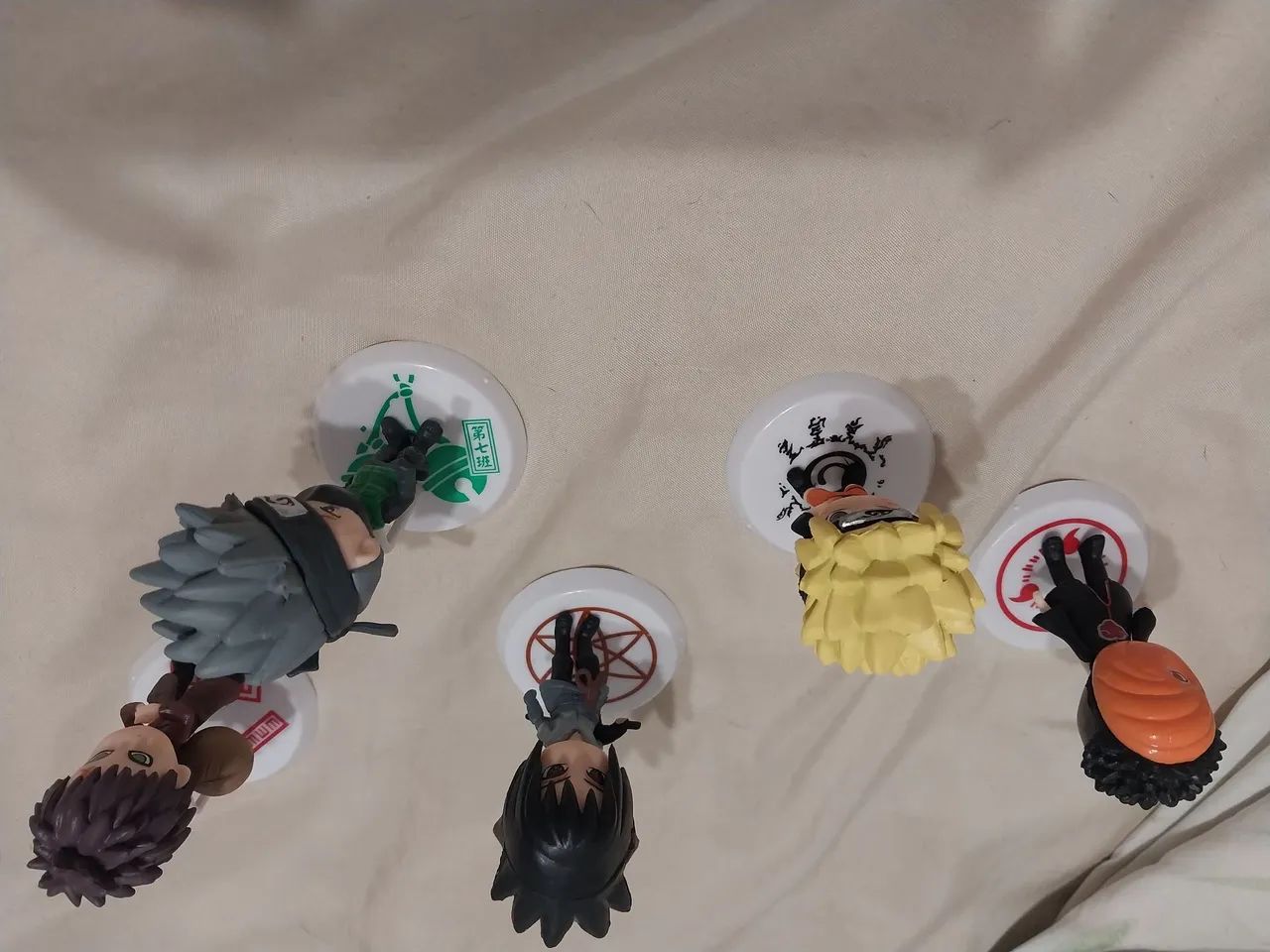  bonecos miniatura anime Naruto + quadro  - Foto 2
