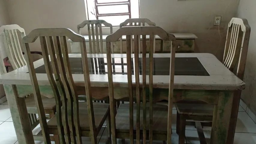 Mesa de jantar com 6 cadeiras