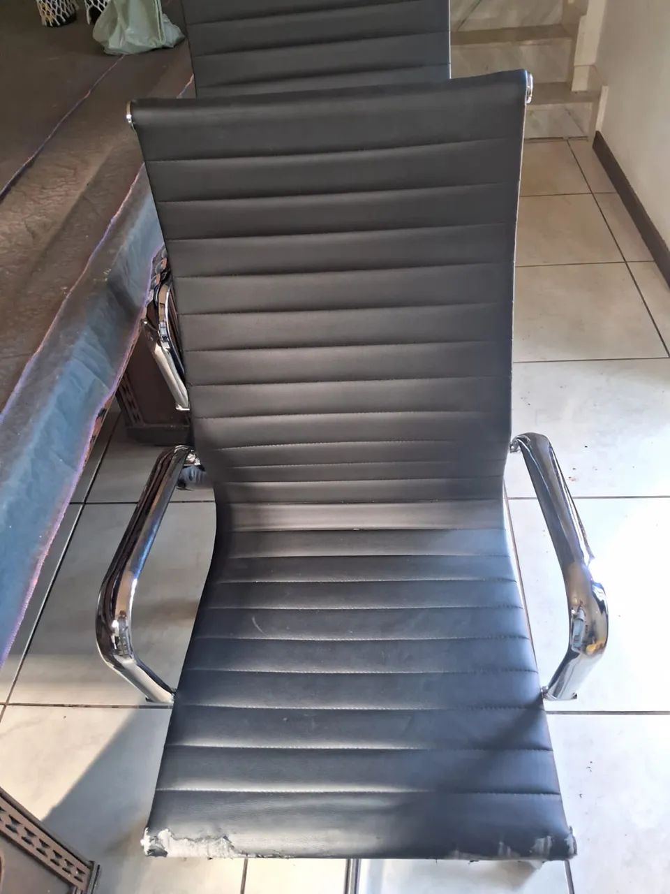 Mesa de escritório com cadeira presidente  - Foto 3
