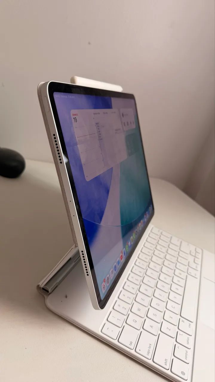 iPad Pro 6a geração + Magic Keyboard + Apple Pencil - Computadores